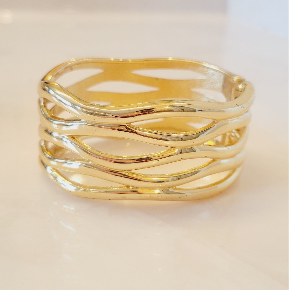 🌺3 for $10 Gold tone Cuff Bracelet